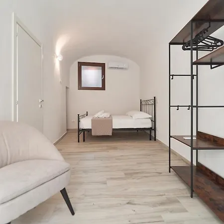 Am Stays 8 - Bright & Large Flat With Ac