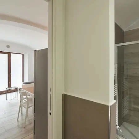 008 - Bright & Large Flat With Ac Apartment