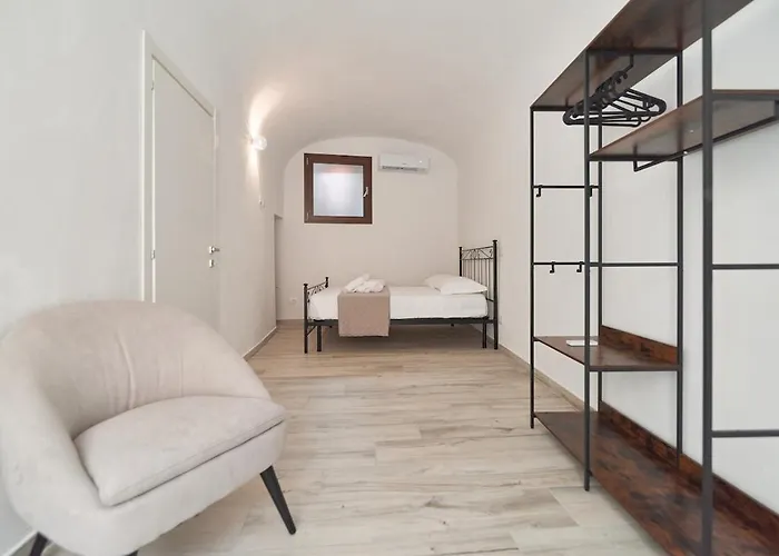 008 - Bright & Large Flat With Ac