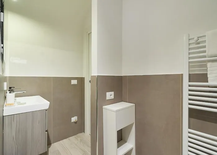 008 - Bright & Large Flat With Ac